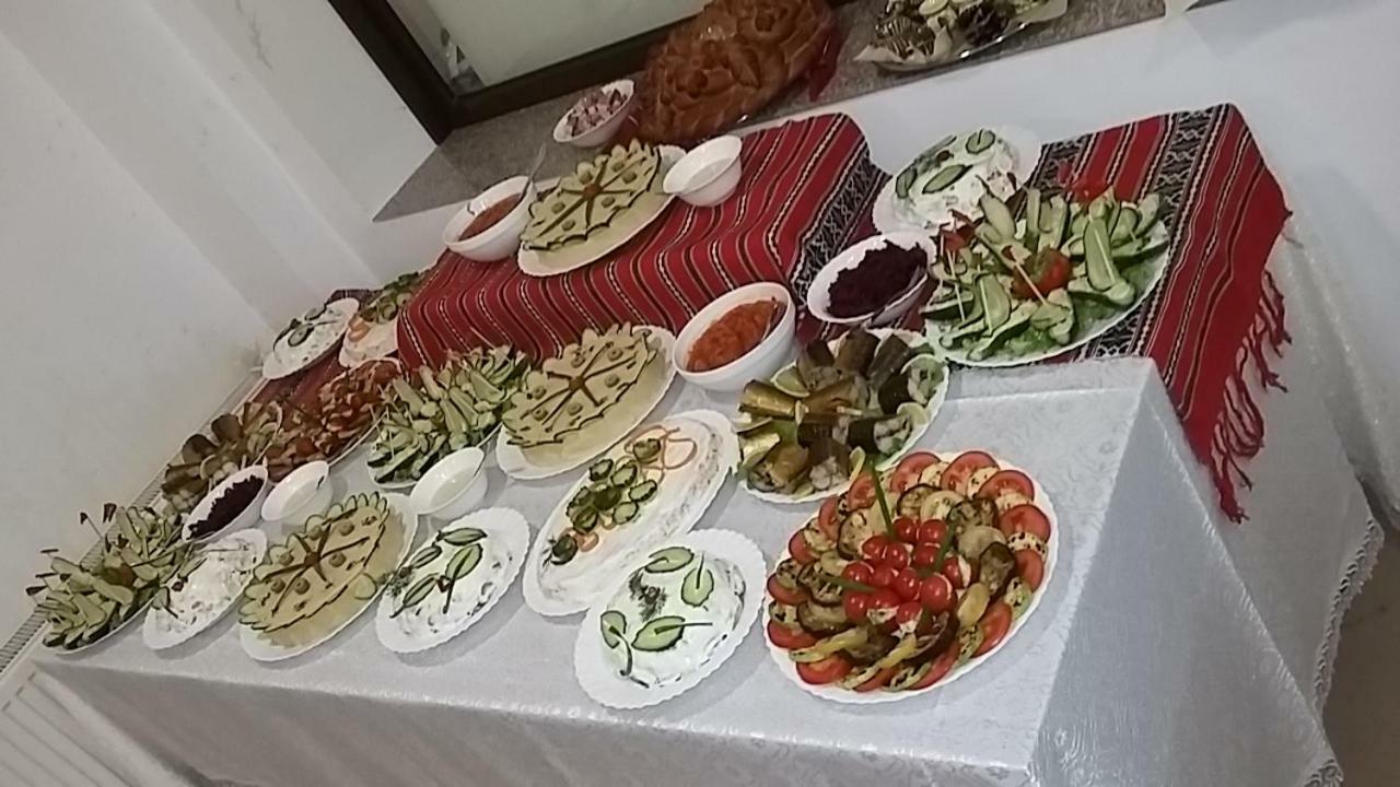 Pensiunea Poiana Soarelui Brates Buitenkant foto